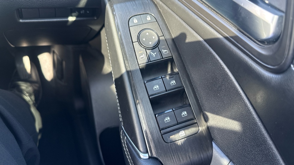 Nissan Qashqai 1.3 DiG-T MH N-Connecta 5dr Petrol Hatchback - Image 28