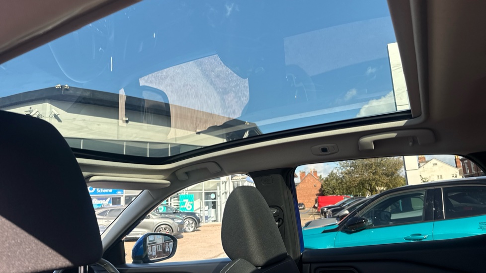 Nissan Qashqai 1.3 DiG-T MH N-Connecta 5dr Petrol Hatchback - Image 29