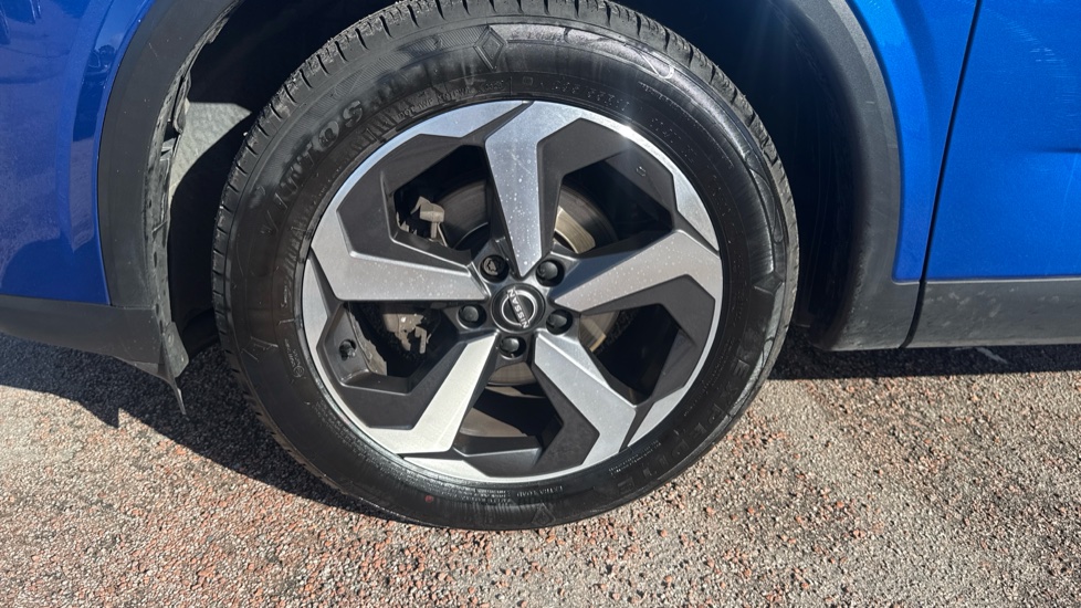 Nissan Qashqai 1.3 DiG-T MH N-Connecta 5dr Petrol Hatchback - Image 31