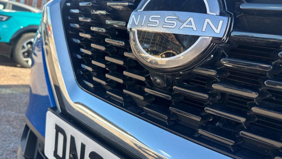 Nissan Qashqai 1.3 DiG-T MH N-Connecta 5dr Petrol Hatchback - Image 41