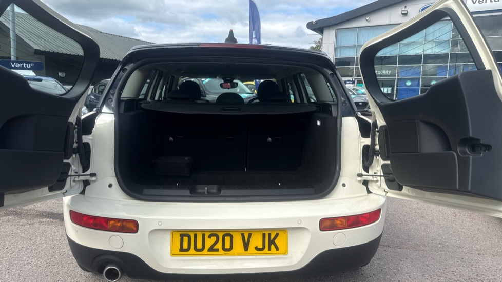 MINI Clubman 1.5 Cooper Classic 6dr Petrol Estate - Image 4
