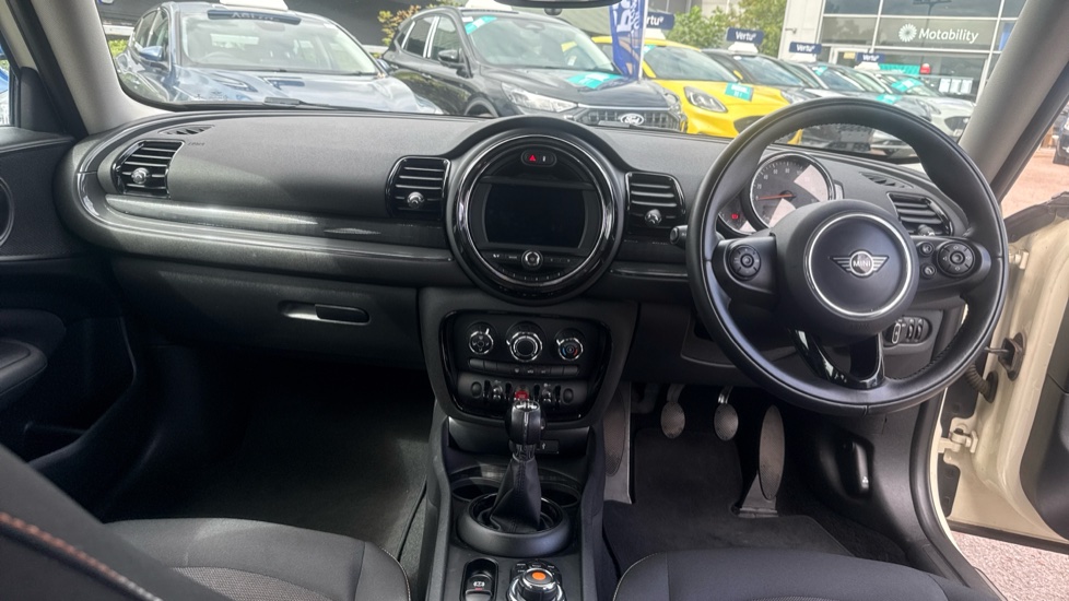 MINI Clubman 1.5 Cooper Classic 6dr Petrol Estate - Image 10