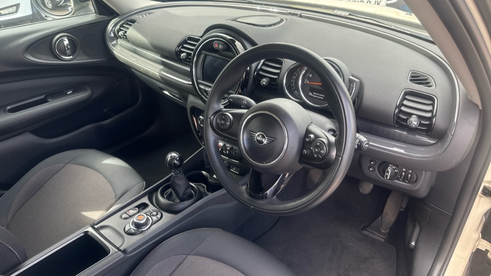 MINI Clubman 1.5 Cooper Classic 6dr Petrol Estate - Image 11