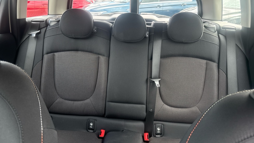 MINI Clubman 1.5 Cooper Classic 6dr Petrol Estate - Image 15