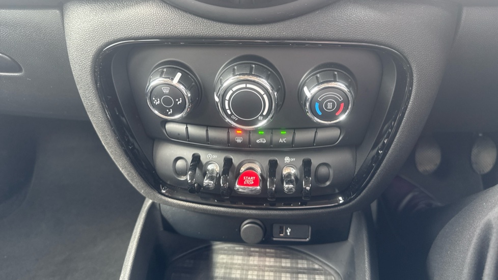 MINI Clubman 1.5 Cooper Classic 6dr Petrol Estate - Image 21