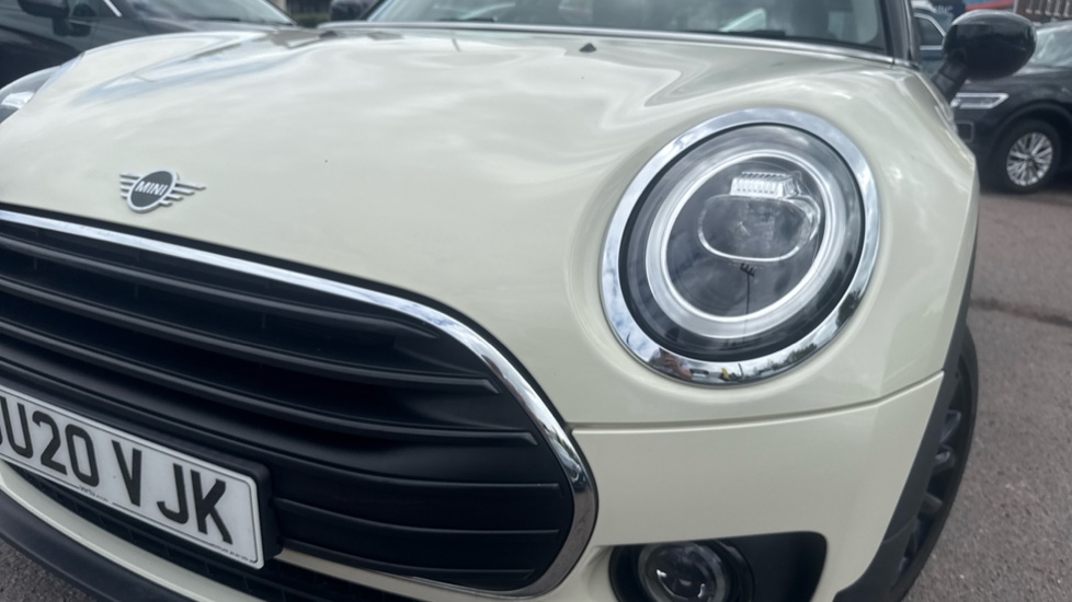 MINI Clubman 1.5 Cooper Classic 6dr Petrol Estate - Image 33