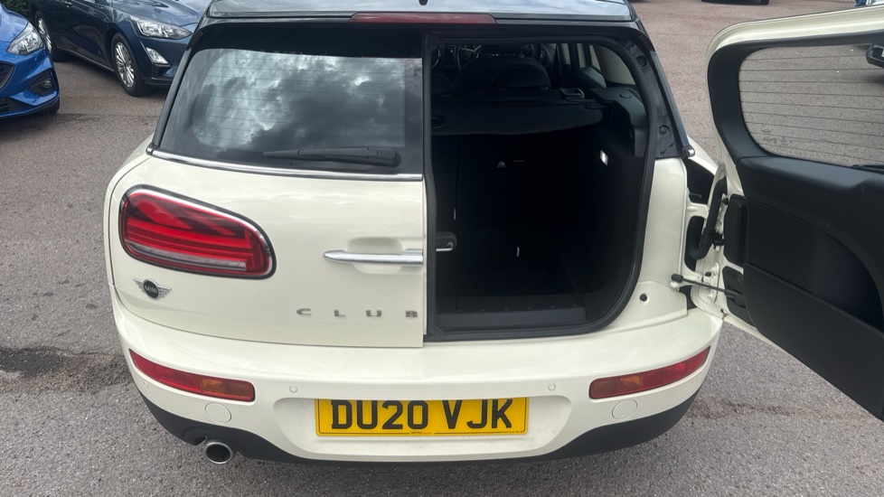 MINI Clubman 1.5 Cooper Classic 6dr Petrol Estate - Image 42