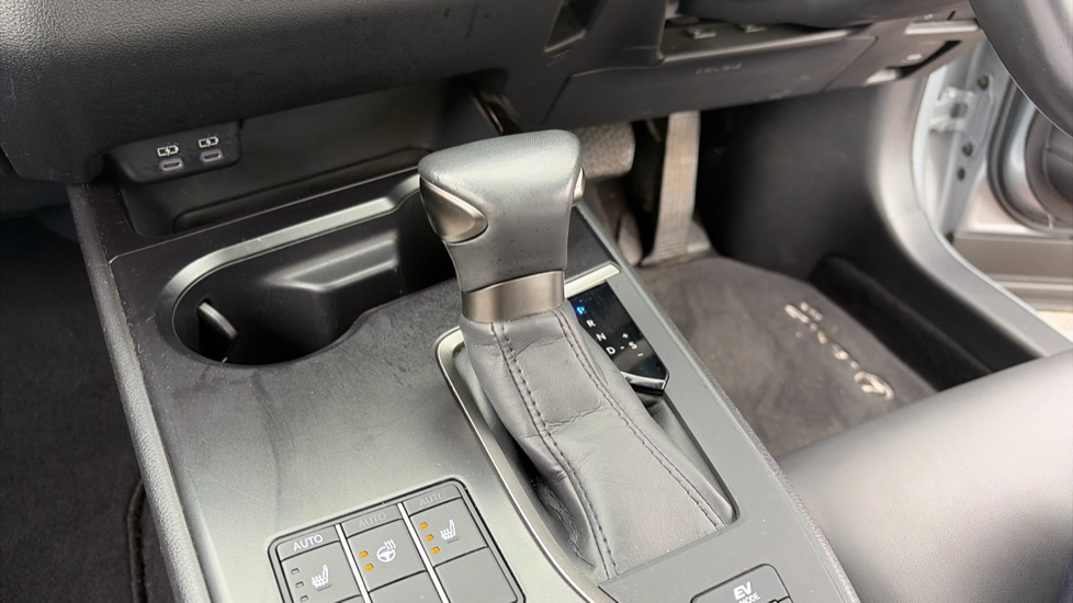 Lexus UX 250h 2.0 F-Sport Design 5dr CVT Hybrid Hatchback - Image 13