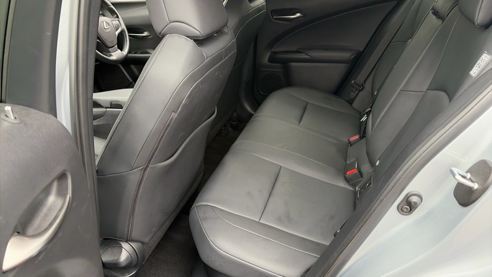 Lexus UX 250h 2.0 F-Sport Design 5dr CVT Hybrid Hatchback - Image 16