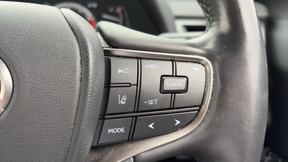 Lexus UX 250h 2.0 F-Sport Design 5dr CVT Hybrid Hatchback - Image 22