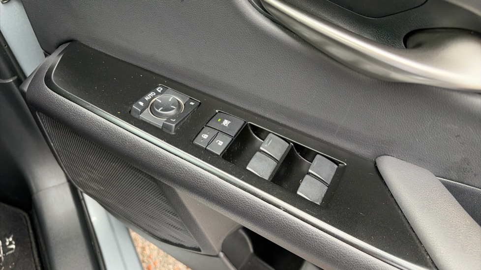 Lexus UX 250h 2.0 F-Sport Design 5dr CVT Hybrid Hatchback - Image 30