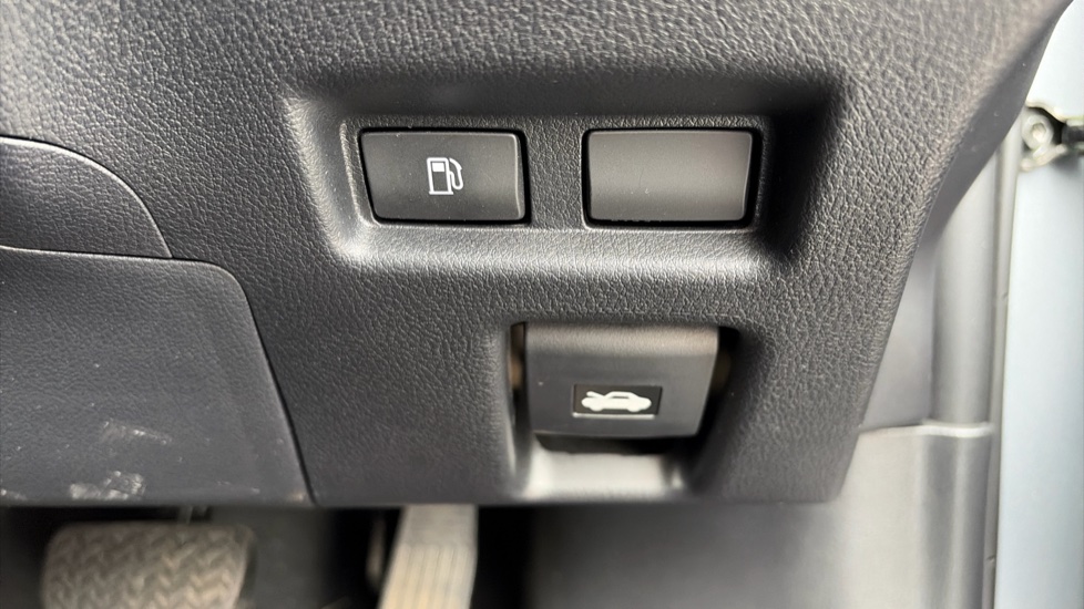 Lexus UX 250h 2.0 F-Sport Design 5dr CVT Hybrid Hatchback - Image 31
