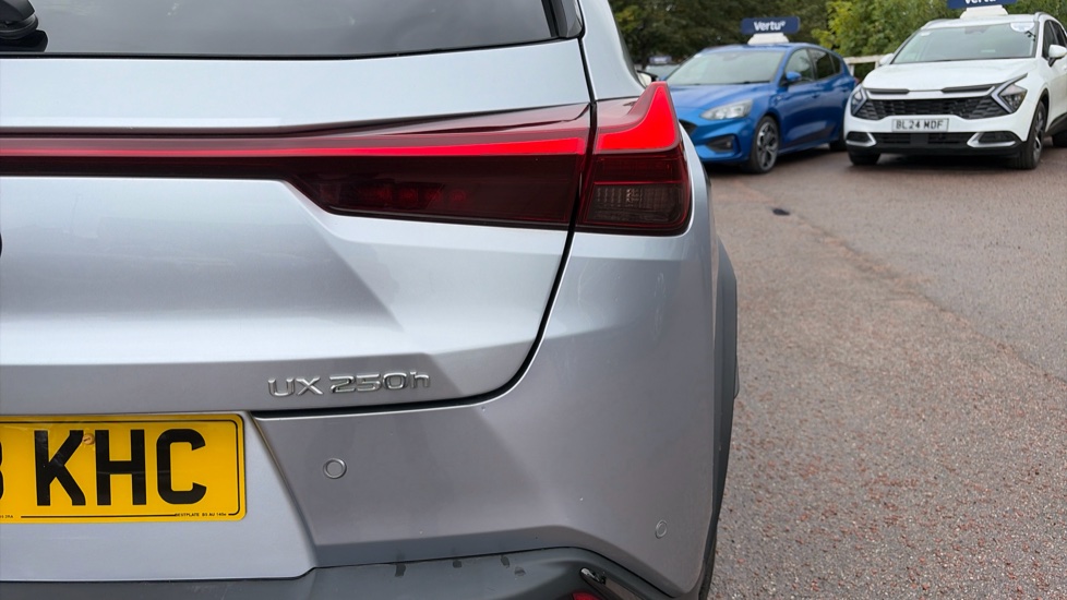 Lexus UX 250h 2.0 F-Sport Design 5dr CVT Hybrid Hatchback - Image 49