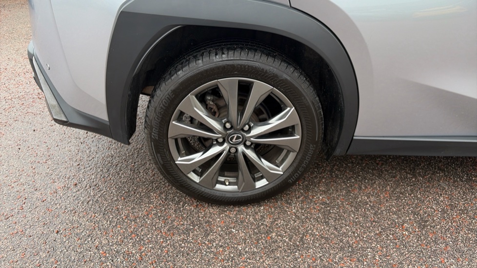 Lexus UX 250h 2.0 F-Sport Design 5dr CVT Hybrid Hatchback - Image 50