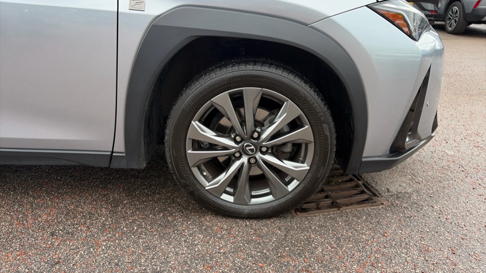 Lexus UX 250h 2.0 F-Sport Design 5dr CVT Hybrid Hatchback - Image 51