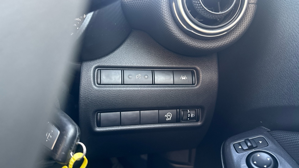 Nissan Juke 1.0 DiG-T 114 Acenta 5dr Petrol Hatchback - Image 21