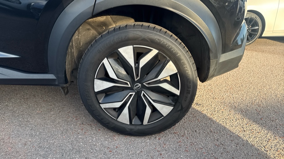 Nissan Juke 1.0 DiG-T 114 Acenta 5dr Petrol Hatchback - Image 35