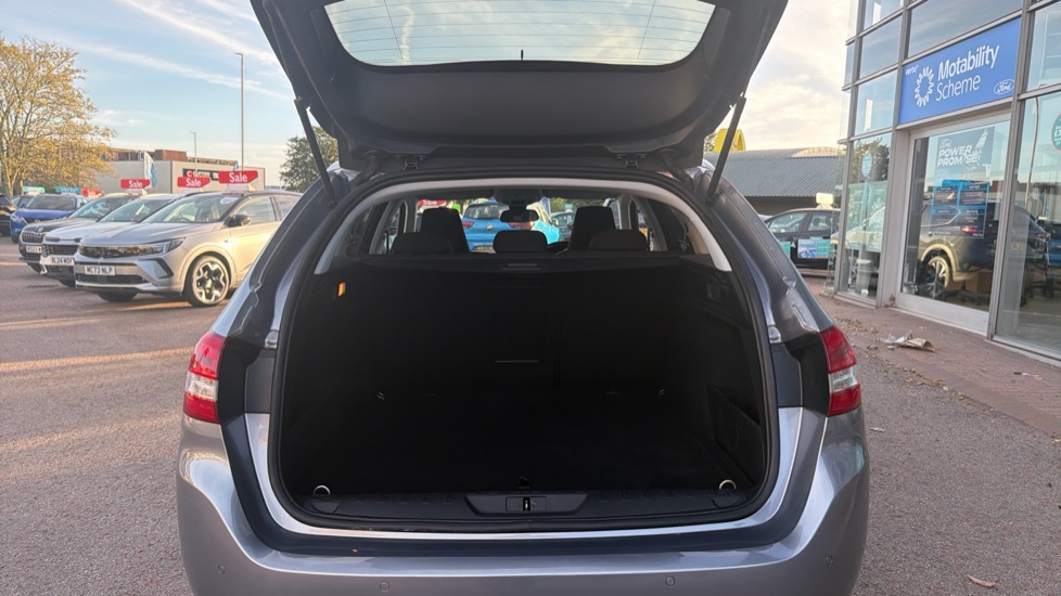 Peugeot 308 1.2 PureTech 130 Allure 5dr [Digital i-Cockpit] Petrol Estate - Image 4