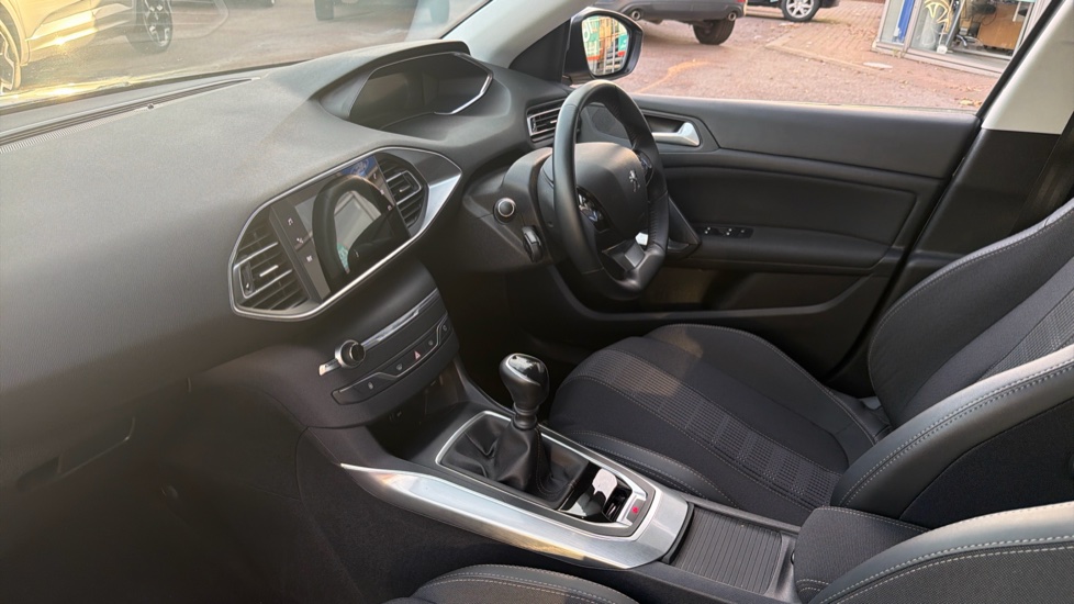 Peugeot 308 1.2 PureTech 130 Allure 5dr [Digital i-Cockpit] Petrol Estate - Image 9