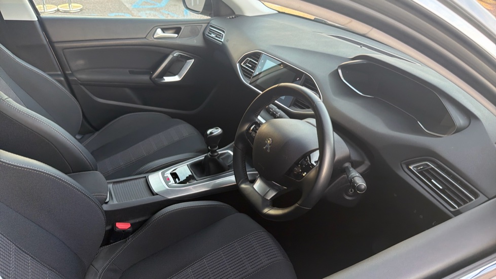 Peugeot 308 1.2 PureTech 130 Allure 5dr [Digital i-Cockpit] Petrol Estate - Image 11