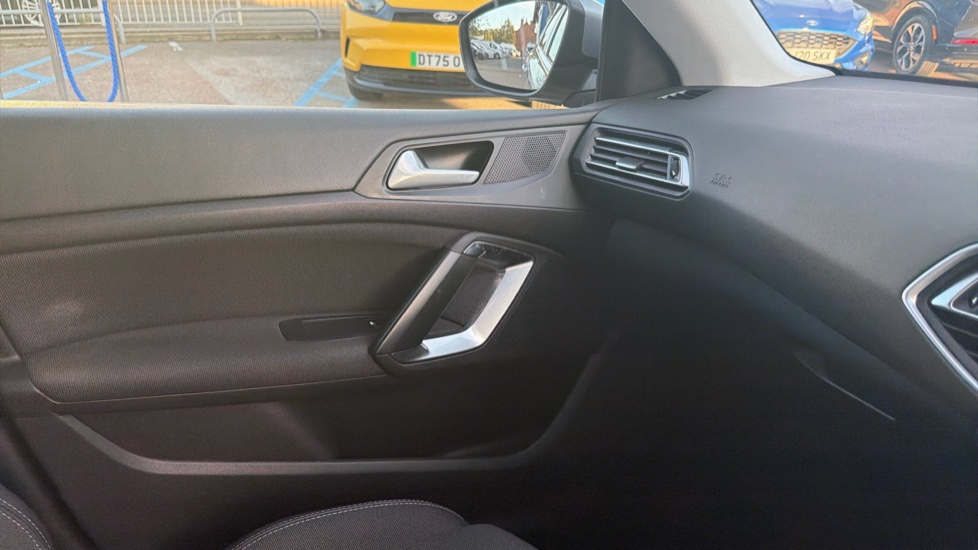 Peugeot 308 1.2 PureTech 130 Allure 5dr [Digital i-Cockpit] Petrol Estate - Image 24