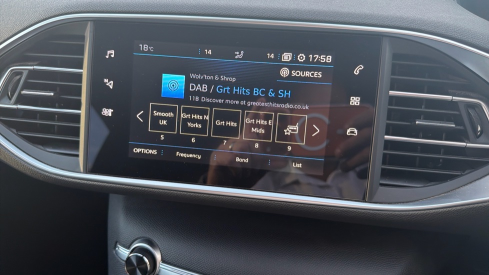 Peugeot 308 1.2 PureTech 130 Allure 5dr [Digital i-Cockpit] Petrol Estate - Image 27