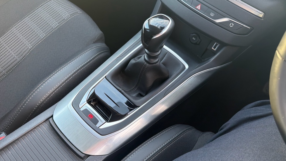 Peugeot 308 1.2 PureTech 130 Allure 5dr [Digital i-Cockpit] Petrol Estate - Image 31
