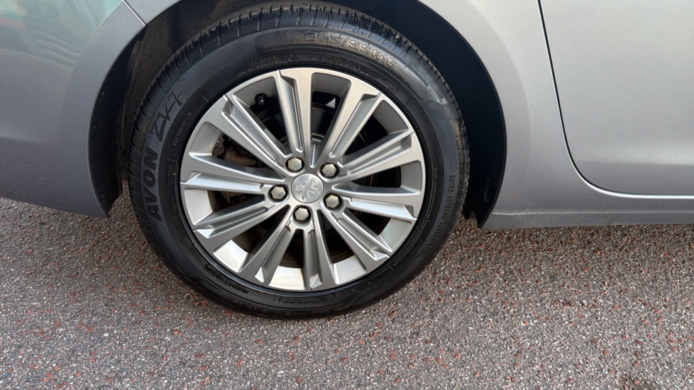 Peugeot 308 1.2 PureTech 130 Allure 5dr [Digital i-Cockpit] Petrol Estate - Image 32
