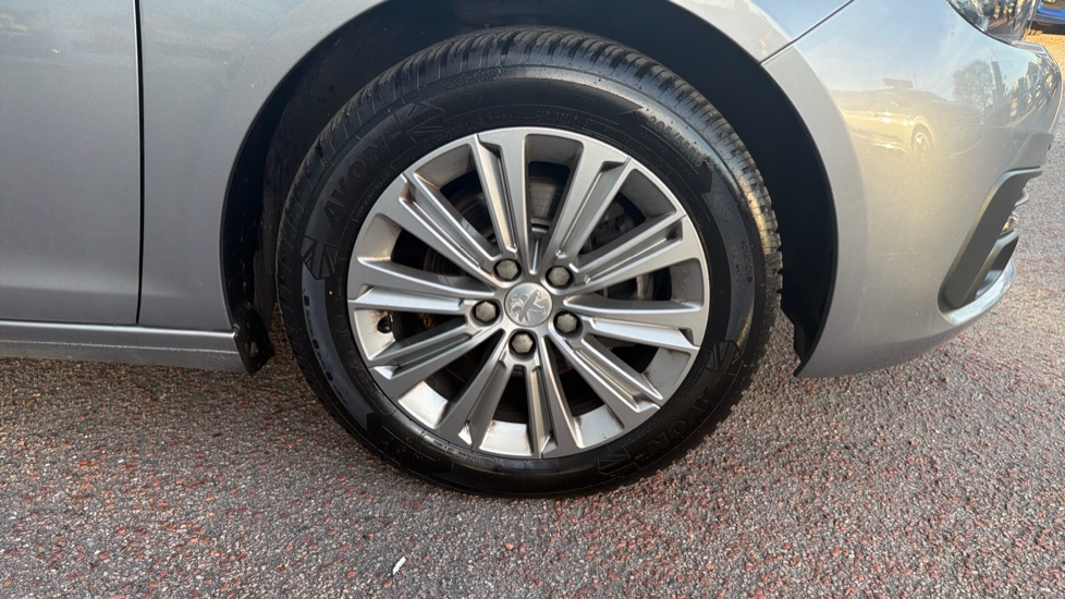 Peugeot 308 1.2 PureTech 130 Allure 5dr [Digital i-Cockpit] Petrol Estate - Image 33