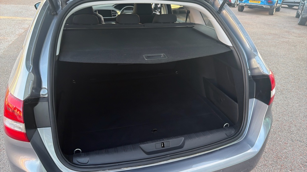 Peugeot 308 1.2 PureTech 130 Allure 5dr [Digital i-Cockpit] Petrol Estate - Image 41