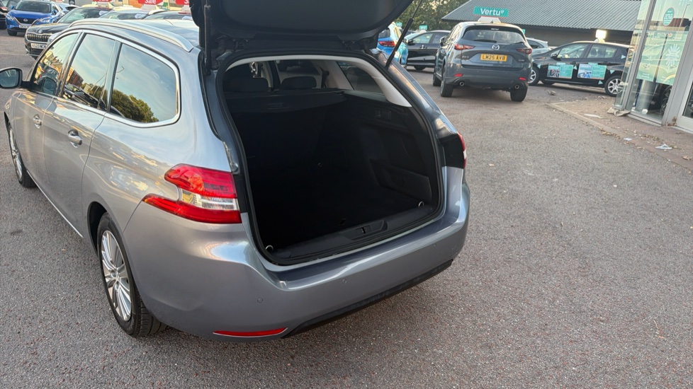 Peugeot 308 1.2 PureTech 130 Allure 5dr [Digital i-Cockpit] Petrol Estate - Image 42