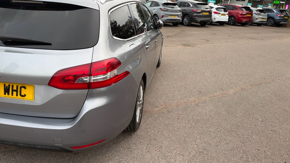 Peugeot 308 1.2 PureTech 130 Allure 5dr [Digital i-Cockpit] Petrol Estate - Image 54