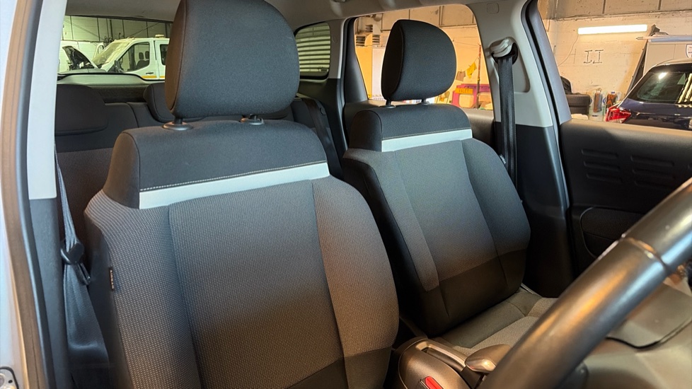 Citroen C3 Aircross 1.2 PureTech 130 Feel 5dr Petrol Hatchback - Image 32