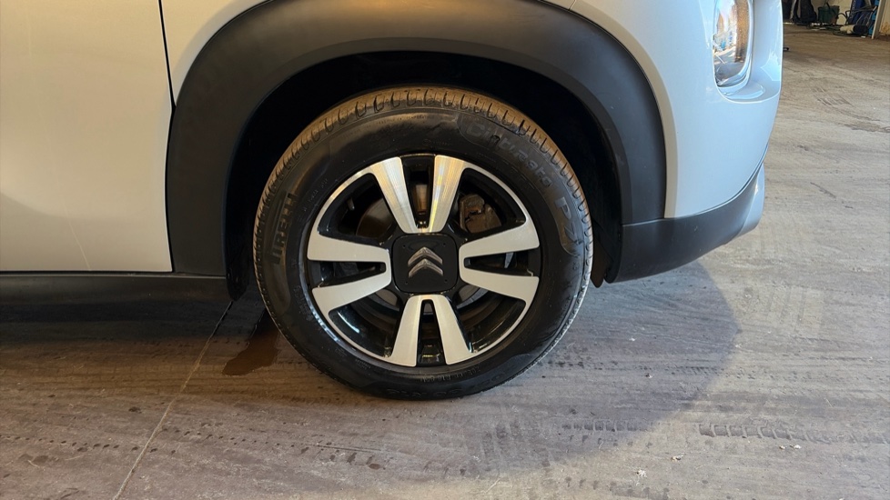 Citroen C3 Aircross 1.2 PureTech 130 Feel 5dr Petrol Hatchback - Image 38