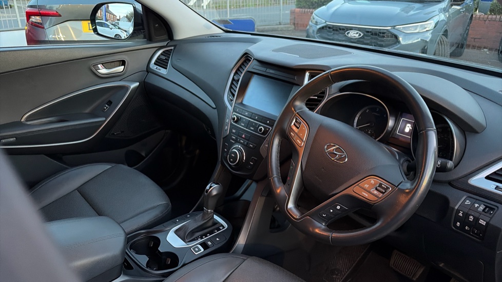 Hyundai SANTA FE 2.2 CRDi Blue Drive Premium 5dr Auto [5 Seats] Diesel Estate - Image 11