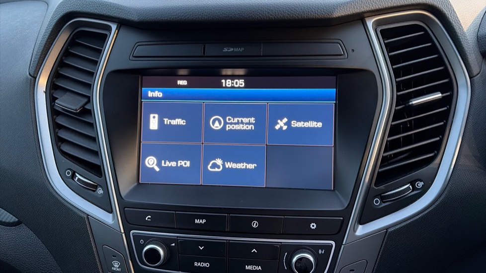 Hyundai SANTA FE 2.2 CRDi Blue Drive Premium 5dr Auto [5 Seats] Diesel Estate - Image 12