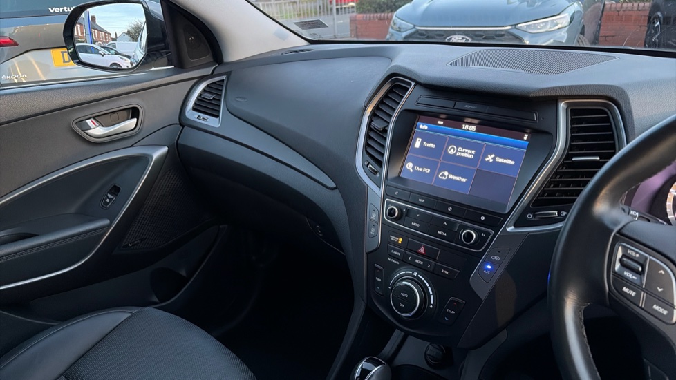 Hyundai SANTA FE 2.2 CRDi Blue Drive Premium 5dr Auto [5 Seats] Diesel Estate - Image 14