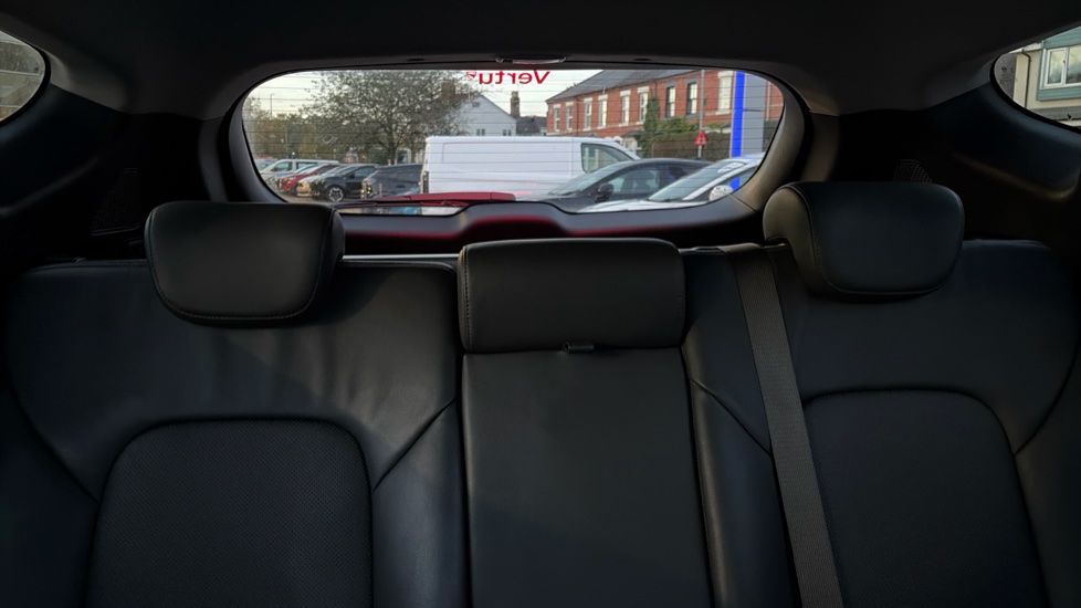 Hyundai SANTA FE 2.2 CRDi Blue Drive Premium 5dr Auto [5 Seats] Diesel Estate - Image 15