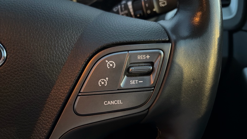 Hyundai SANTA FE 2.2 CRDi Blue Drive Premium 5dr Auto [5 Seats] Diesel Estate - Image 22