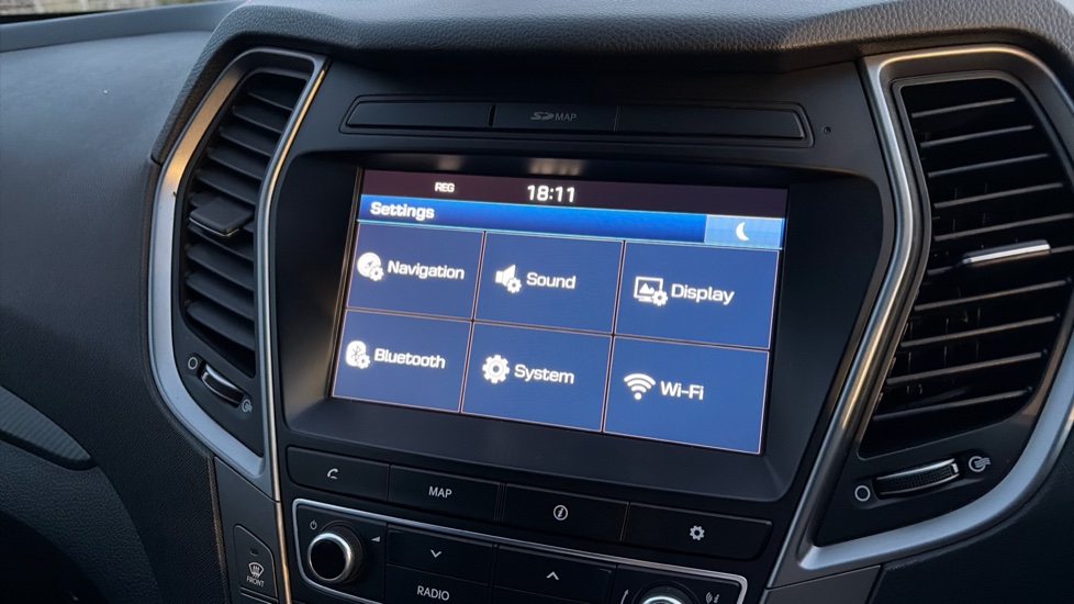 Hyundai SANTA FE 2.2 CRDi Blue Drive Premium 5dr Auto [5 Seats] Diesel Estate - Image 29