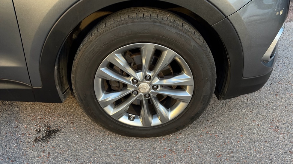 Hyundai SANTA FE 2.2 CRDi Blue Drive Premium 5dr Auto [5 Seats] Diesel Estate - Image 34