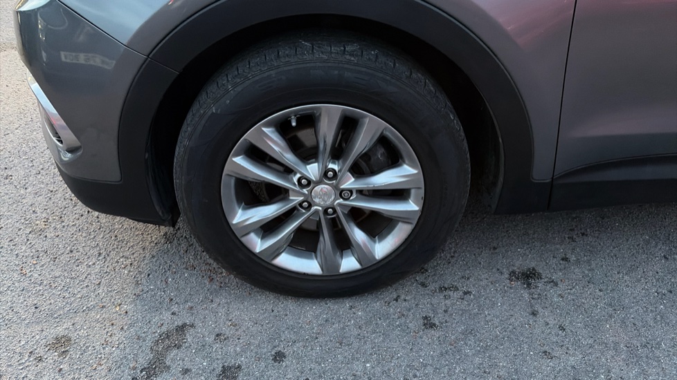 Hyundai SANTA FE 2.2 CRDi Blue Drive Premium 5dr Auto [5 Seats] Diesel Estate - Image 35