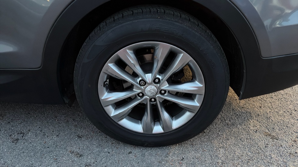 Hyundai SANTA FE 2.2 CRDi Blue Drive Premium 5dr Auto [5 Seats] Diesel Estate - Image 36