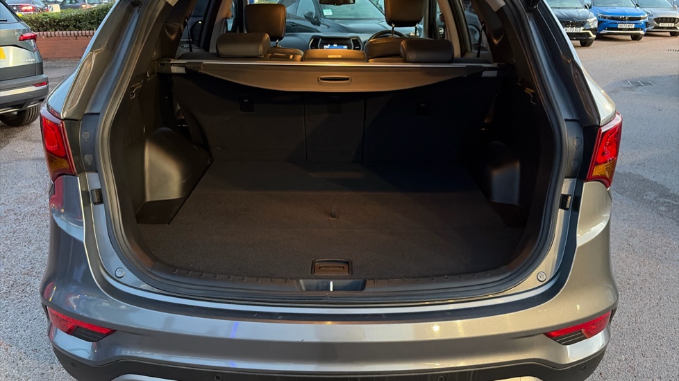 Hyundai SANTA FE 2.2 CRDi Blue Drive Premium 5dr Auto [5 Seats] Diesel Estate - Image 38