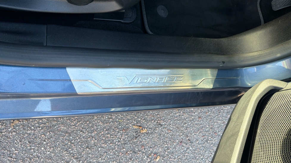 Ford Fiesta 1.0 EcoBoost 125 Vignale Edition 5dr Petrol Hatchback - Image 35