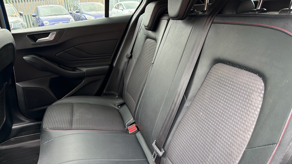 Ford Focus 1.5 EcoBoost 182 ST-Line X 5dr Auto Petrol Hatchback - Image 16