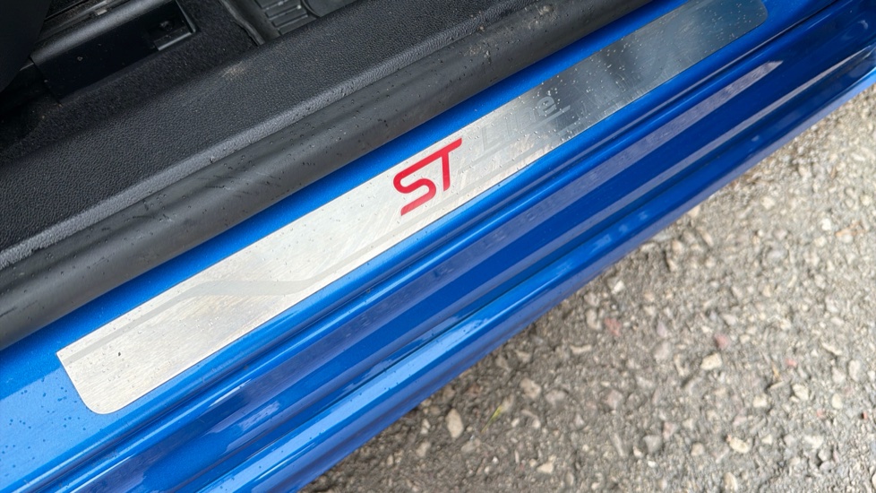 Ford Focus 1.5 EcoBoost 182 ST-Line X 5dr Auto Petrol Hatchback - Image 27