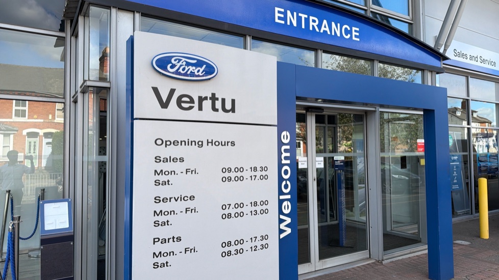 Ford Puma ST 1.0 EcoBoost Hybrid mHEV ST 5dr DCT Petrol Hatchback - Image 19