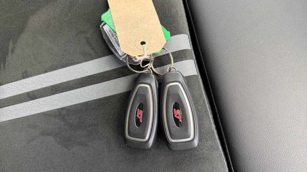 Ford Puma ST 1.0 EcoBoost Hybrid mHEV ST 5dr DCT Petrol Hatchback - Image 20