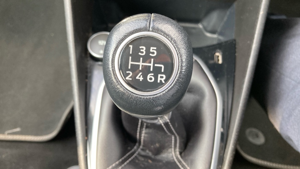 Ford Fiesta 1.0 EcoBoost Titanium 5dr Petrol Hatchback - Image 25